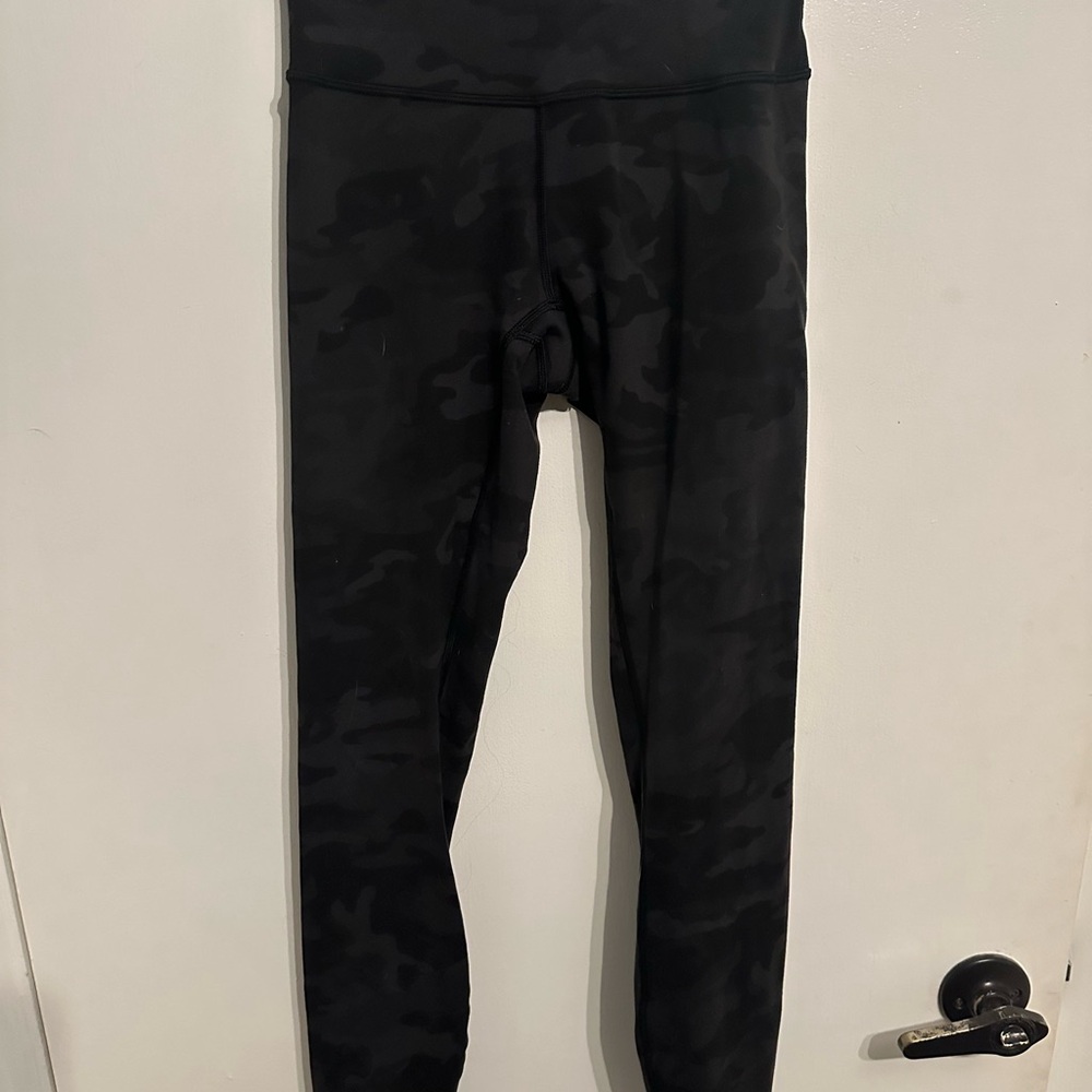 Lululemon leggings Size 2 Wunder Under Black Camo
